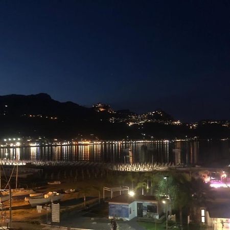 Casablu, Un Delizioso Bilocale Sulla Baia Di Naxos Apartment Giardini Naxos Bagian luar foto