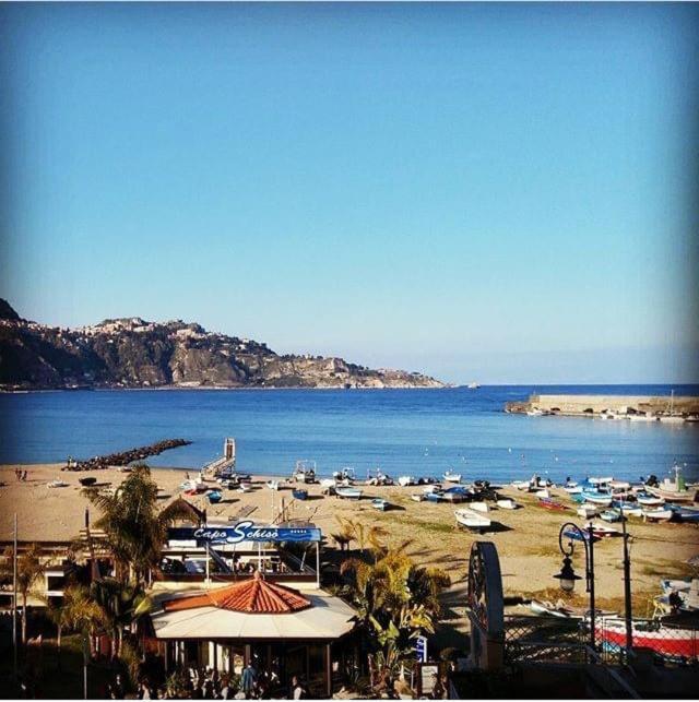 Casablu, Un Delizioso Bilocale Sulla Baia Di Naxos Apartment Giardini Naxos Bagian luar foto